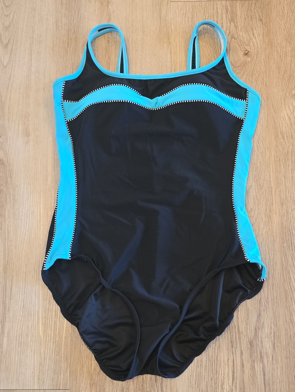 Kirkland Signature Black and Turquoise  Swimsuit Detail